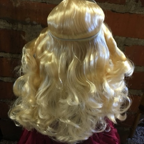 Italian Masquerade Doll - Picture 8 of 10